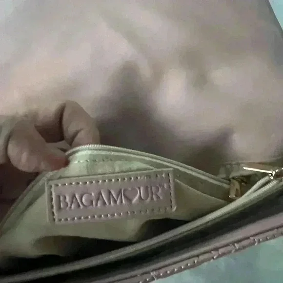 Bagamour Pink Crossbody Bag with gold chain - Picture 9 of 13